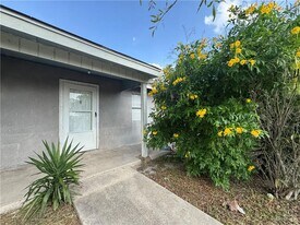 18 S 20th Ave in Edinburg, TX - Building Photo