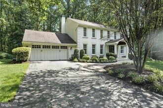 10198 Cedar Pond Dr in Vienna, VA - Building Photo - Building Photo