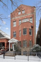 2742 N Bosworth Ave in Chicago, IL - Building Photo