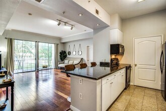 3225 Turtle Creek Blvd, Unit 306 in Dallas, TX - Building Photo - Building Photo