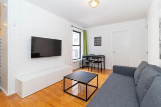 334 E 96th St in New York, NY - Building Photo - Building Photo