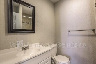 1215 N Cedarcrest Dr in Independence, MO - Building Photo - Building Photo