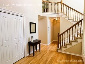 6044 SW Knightsbridge Dr in Portland, OR - Building Photo - Building Photo