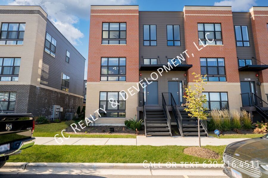 2230 Prestige Pl in Schaumburg, IL - Building Photo