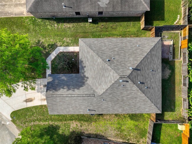 8810 Willow Spur Dr in Tomball, TX - Building Photo - Building Photo