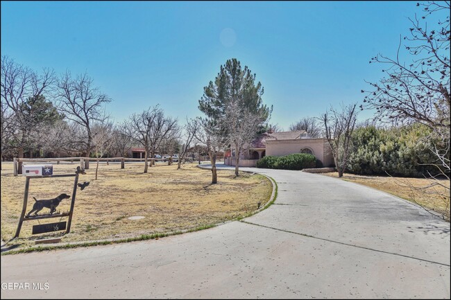 1066 Villa Linda Way in El Paso, TX - Building Photo - Building Photo