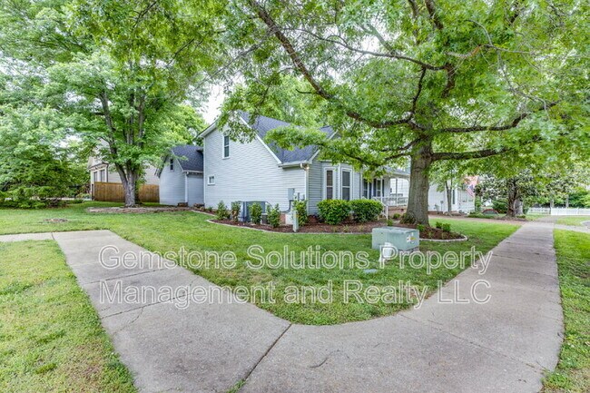 221 Adams Ct in Franklin, TN - Building Photo - Building Photo