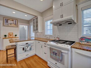 106 10th Ave in Belmar, NJ - Building Photo - Building Photo