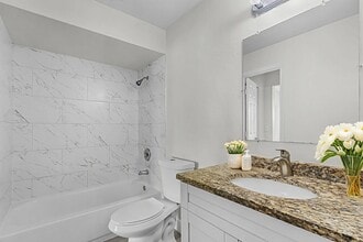 Paradise Palms Portfolio LLC in Ft. Myers, FL - Foto de edificio - Building Photo