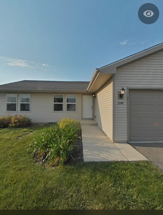 1044 Witbeck Dr in Belvidere, IL - Building Photo