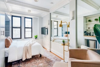 238 W 73rd St in New York, NY - Foto de edificio - Building Photo