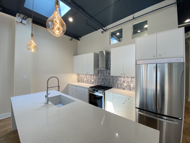 326 N Michigan Ave, Unit 3N in Chicago, IL - Building Photo - Building Photo