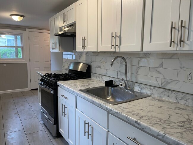 690 S 18th St, Unit 1 in Newark, NJ - Foto de edificio - Building Photo