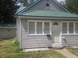 532 Cedar St in Cadillac, MI - Building Photo