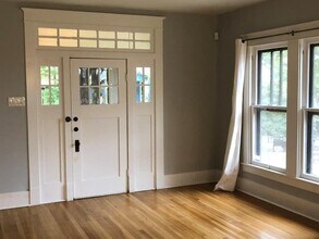 2107 Newton St in Austin, TX - Building Photo - Building Photo