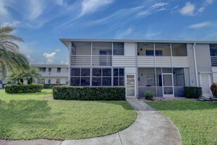 20 Chatham a, Unit A in West Palm Beach, FL - Building Photo