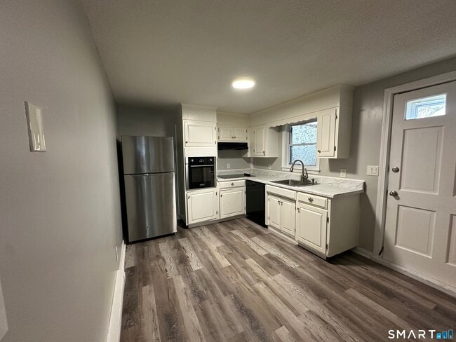 197 Central Ave in Norwich, CT - Building Photo - Building Photo