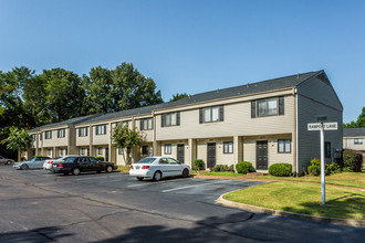 Collier Village Apartments in Collierville, TN - Foto de edificio - Building Photo