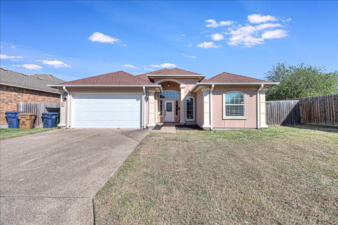 5 Arden Ct in Corpus Christi, TX - Building Photo