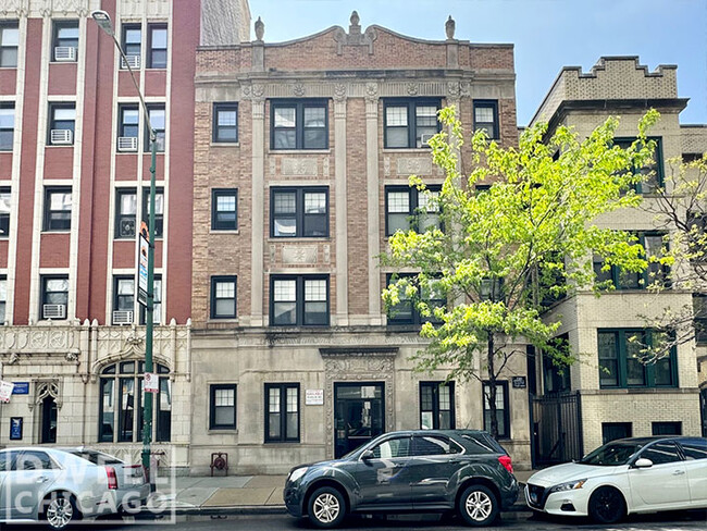 515 W Belmont Ave, Unit 1 in Chicago, IL - Foto de edificio - Building Photo