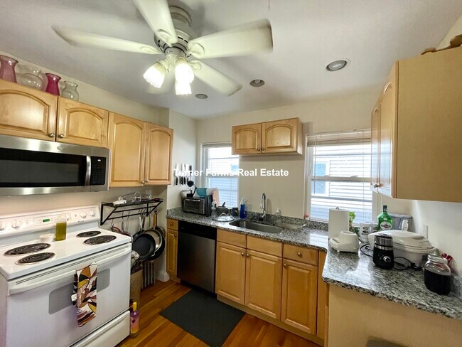 290 Boston Ave, Unit 1 in Medford, MA - Building Photo - Building Photo