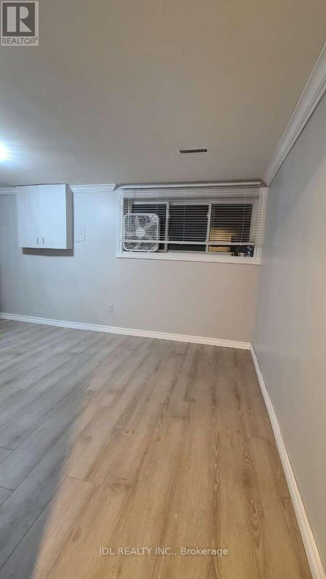 75 Mintwood Dr in Toronto, ON - Building Photo - Building Photo