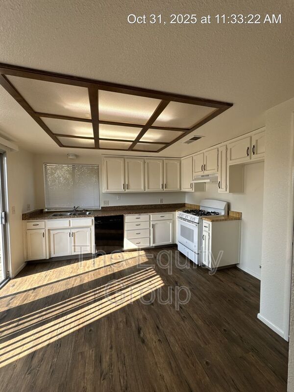 1347 S Court St in Visalia, CA - Building Photo - Building Photo