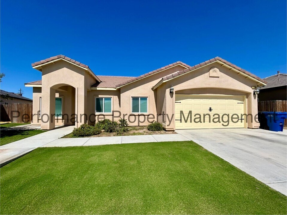 1799 Capistrano Ave in Wasco, CA - Building Photo