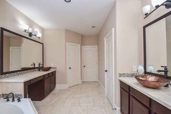 property at 6034 Gracys Landing Ln