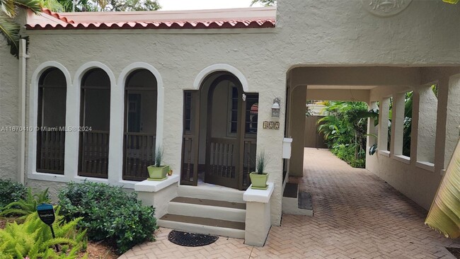 422 Majorca Ave in Coral Gables, FL - Building Photo - Building Photo