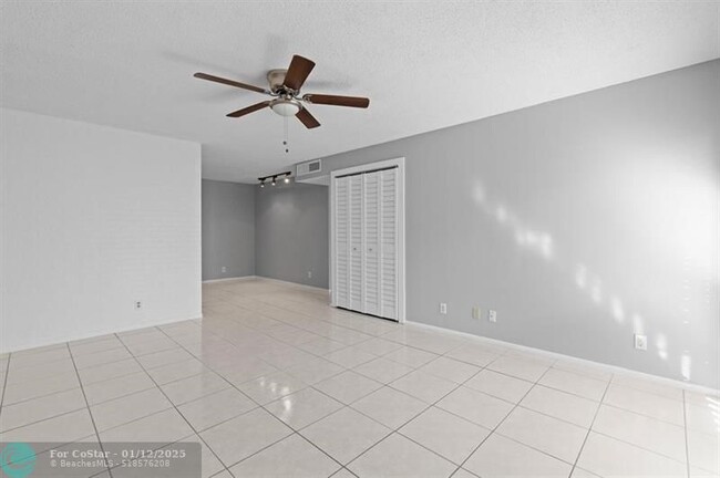 2601 Riverside Dr in Coral Springs, FL - Building Photo - Building Photo