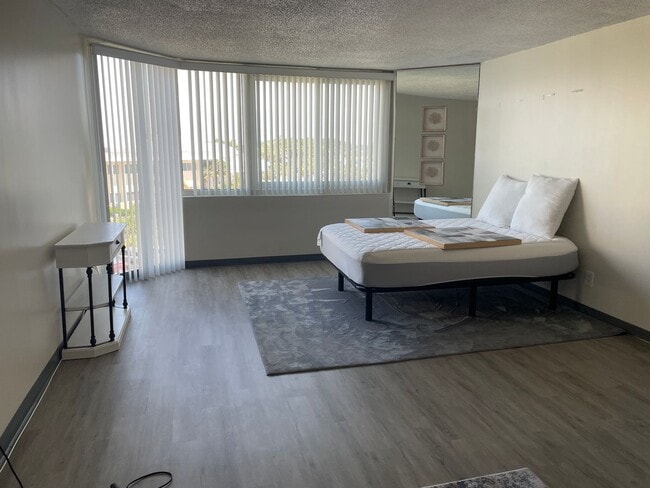 8817 S Thomas Dr in Panama City Beach, FL - Building Photo - Building Photo