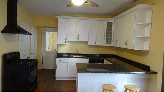 property at 5622 N Mango Ave