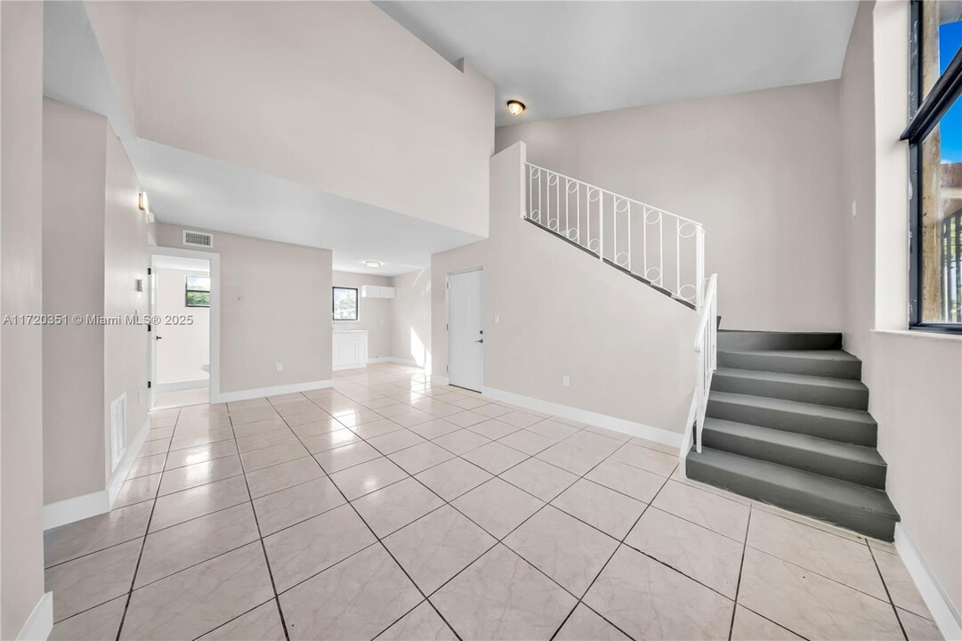 2770 W 60th Pl in Hialeah, FL - Building Photo