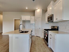 3833 Lynne Ave in Edmond, OK - Building Photo - Building Photo