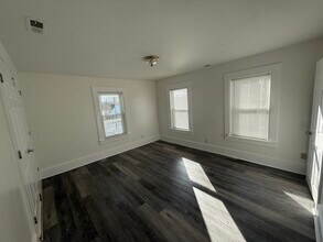 190 Ash St, Unit 2 in Nashua, NH - Foto de edificio - Building Photo