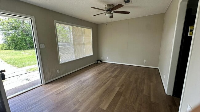 402 Bacon St in Madisonville, TX - Building Photo - Building Photo