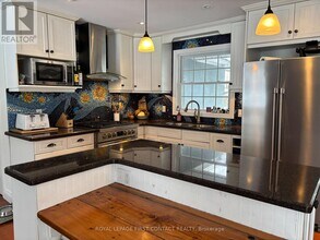 20 Belmont Crescent in Springwater, ON - Building Photo - Building Photo