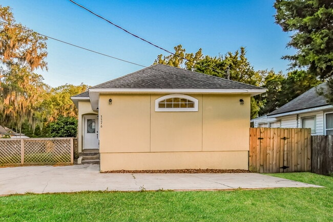 property at 3376 FL-207