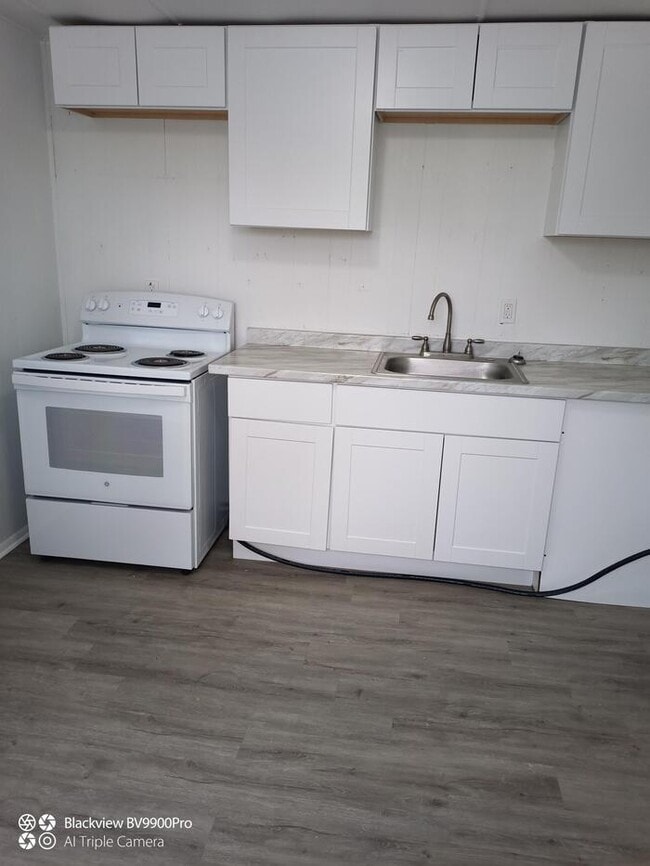 property at 605 N Hayes Ave