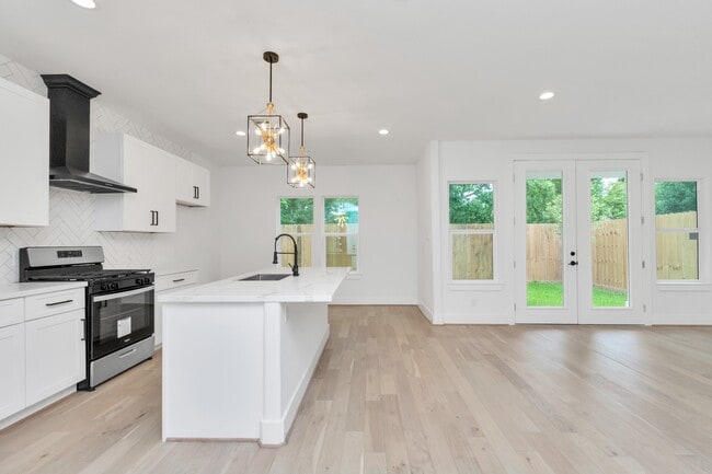 property at 2813 Drew St