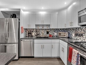 3375 N Country Club Dr in Miami, FL - Building Photo - Building Photo