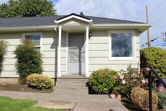 5131-5147-5147 SE 17th Ave, Unit 5131 in Portland, OR - Building Photo - Building Photo