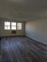 144 West St, Unit 2 in Quincy, MA - Building Photo