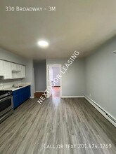 330 Broadway in Bayonne, NJ - Building Photo - Building Photo