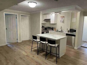 368 Montroyal Blvd in North Vancouver, BC - Building Photo - Building Photo