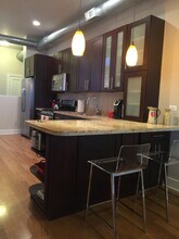 706 N Wells St, Unit 2nd floor in Chicago, IL - Building Photo - Building Photo