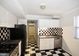 2030 Royal Fern Ct in Reston, VA - Building Photo - Building Photo