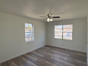 4842 Stoneside Dr in San Antonio, TX - Foto de edificio - Building Photo