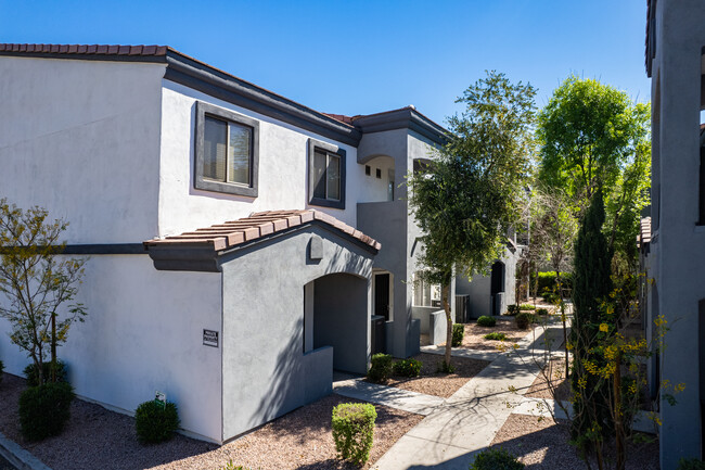 Maryland Terrace Apartments in Glendale, AZ - Foto de edificio - Building Photo